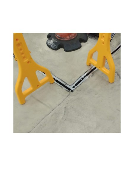 Barrera Vial Plástica Extendible 2.5 Mt Negro con Amarillo